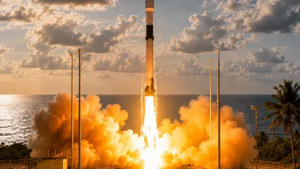 Falcon 1 rocket lifting off in daylight for SpaceX, the launch that would end in failure minutes later